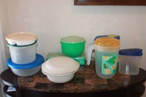 lot 92 image: LOT OF PLASTIC KITCHEN STORAGE WARE 9PCS