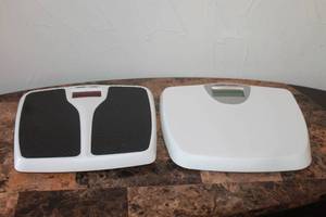 lot 103 image: TOTAL OF 2 HEALTH -O-METER SCALES