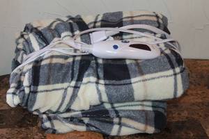 lot 104 image: BIDDEFORD MICRO PLUSH ELECTRIC  HEATING BLANKET