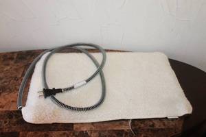 lot 105 image: K & H MANUFACTURING HEATED PET MAT , HM20