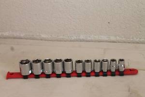 lot 121 image: CRAFTSMAN 9-PIECE SOCKET SET WITH HOLDER