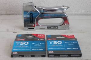 lot 130 image: STANLEY HEAVY DUTY TR110 SHARPSHOOTER STAPLE GUN  WITH 2-PACK ARROW T50 HEAVY DUTY STAPLES