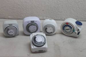 lot 134 image: TOTAL OF 5 ASSORTED BRAND INDOOR MECHANICAL TIMERS