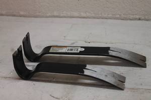 lot 141 image: TOTAL OF 2- PRY BARS , HARBOR FREIGHT  PITTSBURGH