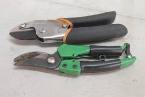 lot 143 image: TOTAL OF 2 -ANVIL HAND PRUNERS