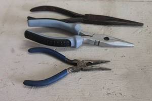 lot 151 image: TOTAL OF 3 ASSORTED BRAND NEEDLE NOSE PLIERS  SEE PICS