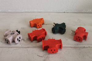 lot 157 image: TOTAL OF 6 ASSORTED BRAND ELECTRIC PLUG WALL OUTLET ADAPTERS SPLITTERS