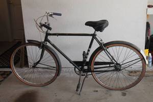 lot 166 image: VINTAGE HERCULES MALE BICYCLE