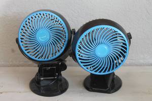 lot 172 image: TOTAL OF 2 -DESK USB FANS