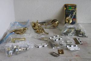 lot 176 image: LOT OF ASSORTED DOOR HARDWARE  SEE PICS
