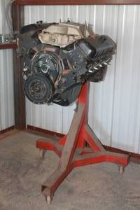 lot 4 image: EDELBROCK 1978-1990&nbsp 454 CHEVY TRUCK&nbsp ENGINE WITH ENGINE  STAND  SEE PICS