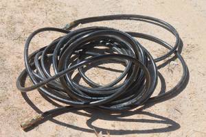 lot 16 image: BLACK 300 PSI AIR HOSE , XX2826