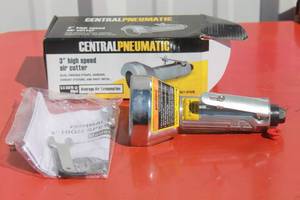 lot 30 image: CENTRAL PNEUMATIC 3 HIGH SPEED AIR CUTTER 47077