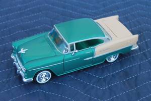 lot 104 image: 1955 MOTORMAX CHEVY BELAIR No.73229  SCALE 124 MODEL CAR 8L