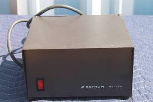 lot 61 image: ASTRON RS-12A ORIGINAL POWER SUPPLY