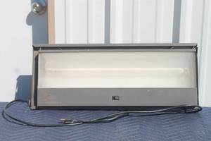 lot 82 image: VINTAGE FLORESCENT WORK  LAMP , 29L X 11 12