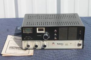 lot 86 image: TEABERRY 40-CHANNEL AM TUBE TYPE BASE STATION CITIZEN BAND TWO WAY RADIO ,MODEL T