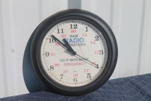 lot 91 image: HAM RADIO OPERATORS QUARTZ CLOCK , 9 DIAM