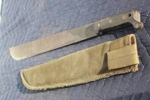 lot 120 image: VINTAGE ONTARIO 23 MACHETE WITH SHEATH