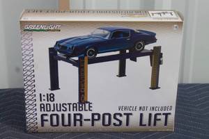 lot 157 image: GREENLIGHT CHEVROLET ADJUSTABLE FOUR POST MODEL CAR LIFT , IN ORIGINAL BOX