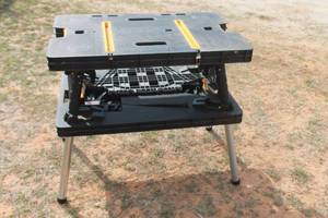 lot 171 image: KETER PORTABLE FOLDING TABLE TOOL STORAGE STAND WORKBENCH SAWHORSE WITH( 2) 12 KETER CLAMPS