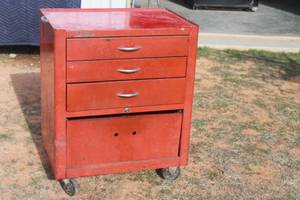 lot 181 image: VINTAGE RED METAL THREE DRAWER & BOTTOM STORAGE CABINET  ROLLING TOOLBOX WITH CONTENTS ,26 X 18 X 32H  SEE PICS
