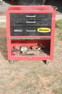lot 183 image: MONTGOMERY WARDS POW-KRAFT RED METAL  THREE DRAWER &  BOTTOM SLIDE DOWN STORAGE CABINET  ROLLING TOOLBOX  WITH CONTENTS ,27 X 17 X 32 H  SEE PICS