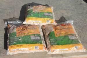 lot 185 image: TOTAL OF 3 BAGS VIGORO DECORATIVE POND PEBBLES