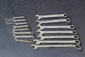 lot 188 image: TOTAL OF 18 CRAFTSMAN ASSORTED SIZE COMBINATION WITH OPEN -END AND 12-POINT BOX END WRENCHES  SEE PICS