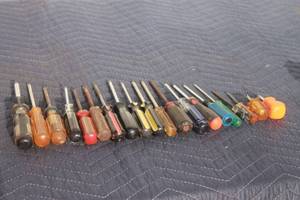 lot 189 image: TOTAL OF 20 ASSORTED SIZE PHILLIPS SCREWDRIVERS  SEE PICS