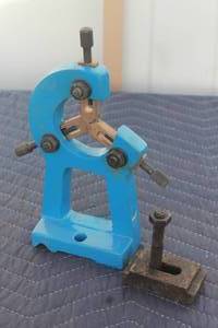 lot 195 image: BENCH LATHE STEADY REST