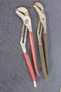lot 197 image: TOTAL OF 2 - ADJUSTABLE JOINT 16 PLIERS , BLUECRAFT K516G & PRO SERIES