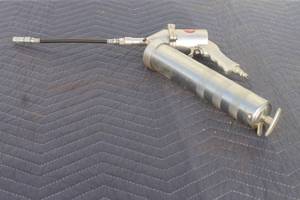 lot 200 image: PNEUMATIC GREASE GUN F0705