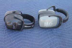 lot 124 image: TOTAL OF 2 EAR MUFFS , THUNDER 29 & HOWARD LEIGHT