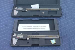 lot 130 image: TOTAL OF 2 ELECTRONIC DIGITAL CALIPERS 0-150 MM   0-200MM  WITH CARRY CASES