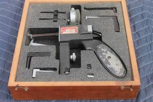 lot 146 image: L.S STARRETT Co. 1175  GROOVE GAGE WITH ATTATCHMENTS IN WOOD CARRY CASE