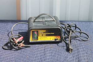 lot 220 image: EVERSTART BASIC SIX DUAL -RATE MANUAL BATTERY CHARGER