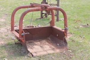 lot 229 image: THREE POINT DIRT SCOOPSEE VIDEO ATTACHED