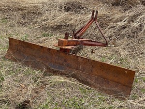 lot 237 image: TRACTOR REAR BLADE GRADER BLADESEE VIDEO ATTACHED