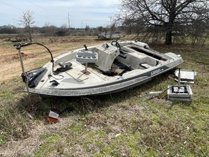lot 243 image: SKEETER STRADA BASS BOAT  REFER TO PROVIDED IMAGES FOR REMOVING THE ITEM