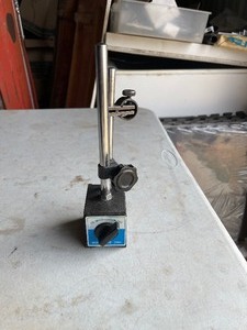 lot 253 image: DIAL INDICATOR MAGNETIC BASE STAND