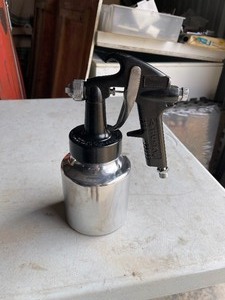 lot 254 image: HUSKY SPRAY GUN WITH CANISTER