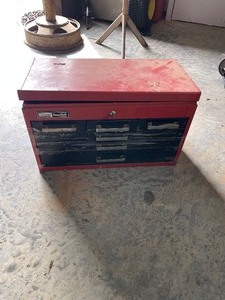 lot 256 image: RED & BLACK MONTGOMERY WARD 6-DRAWER PORTABLE TOOL BOW WITH CONTENTS  SEE PICS