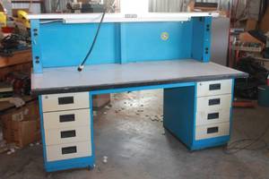 lot 265 image: METAL WITH WOOD TOP 8-DRAWER WORKBENCH WORKSTAION  WITH HUTCH & LAMP  72 X 36 X 51H  SEE PICS