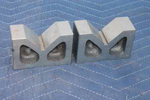 lot 269 image: PAIR OF GROZ ENGINEERING TOOLS CAST IRON V-BLOCKS 4 MADE IN INDIA