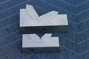 lot 274 image: TOTAL OF 2 PRECISION 0-60 DEGREE ADJUSTABLE ANGLE BLOCK  USED IN MACHINING AND METAL WORKING