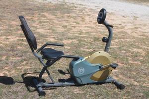 lot 285 image: MARCY STATIONARY EXERCISE BIKE