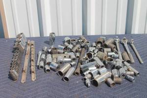 lot 298 image: GENEROUS AMOUNT OF ASSORTED BRANDS LARGE 12 SOCKETS , RATCHETS,EXTENSIONS  SEE PICS