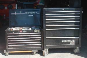 lot 255 image: BLACK CRAFTSMAN 2-PC  20 DRAWER TOOL CHEST ON WHEELS  CONTENTS NOT INCLUDED
