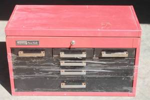 lot 256 image: RED &amp BLACK MONTGOMERY WARDS 6-DRAWER PORTABLE TOOL BOX WITH CONTENTS  SEE PICS&nbsp